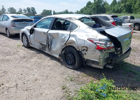 2015 Nissan Altima 2.5 S z USA, uszkodzony, nr VIN 1N4AL3AP6FN326895